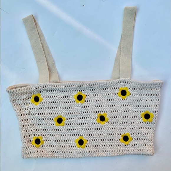 ZARA Crocheted Embroidered  Top Bloggers Favourite flower daisy size M - Picture 9 of 10